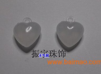 买翡翠挂件有什么讲究，选购翡翠挂件的必备指南：你需要知道的讲究与技巧