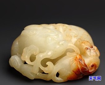 女士戴哪些翡翠饰品好看点？翡翠饰品搭配技巧与实例解析