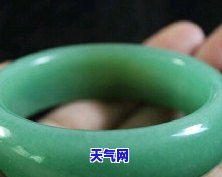 翡翠裂纹还是棉絮，解析翡翠的两种常见瑕疵：裂纹与棉絮