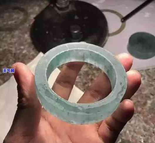 探究青岛翡翠的功效与作用：市场分析与推荐