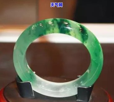 翡翠手镯金镶玉图片欣赏，璀璨夺目！翡翠手镯金镶玉图片欣赏