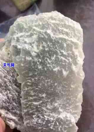 蓝墨雪花翡翠挂件值钱吗？价格、图片与评价全解析