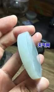 黑色的翡翠原石，探寻神秘面纱：揭秘黑色翡翠原石的独特魅力