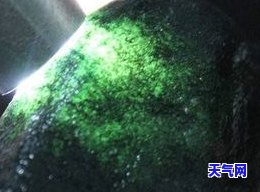 黑乌沙原石打灯黄雾：独特特点与价值飙升