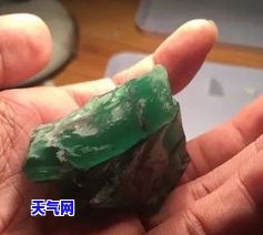 一亿翡翠原石，惊人发现：重达一亿的珍贵翡翠原石现世！