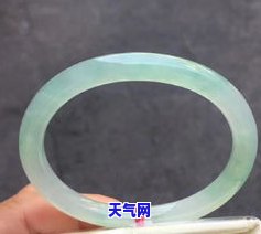 深入解析：翡翠贵妃镯的寓意与象征