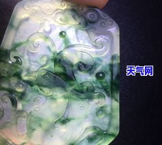 龙凤牌翡翠价格多少，探秘龙凤牌翡翠价格：你不可不知的价格信息！