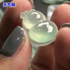 天然翡翠葫芦吊坠值钱吗？价格是多少？每克价值如何计算？