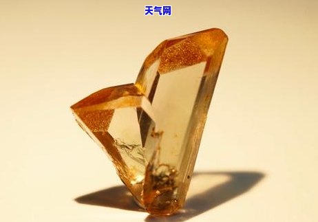 钻石与翡翠：哪个更优？探讨两种宝石的差异与价值