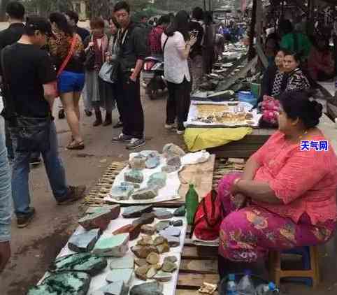 翡翠市场附近的菜市场在哪，寻找翡翠市场周边的菜市场？这份指南告诉你在哪里！