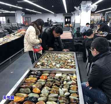 重庆冰种玉石籽料场，探秘重庆冰种玉石籽料场，一站式玉石选购天堂！