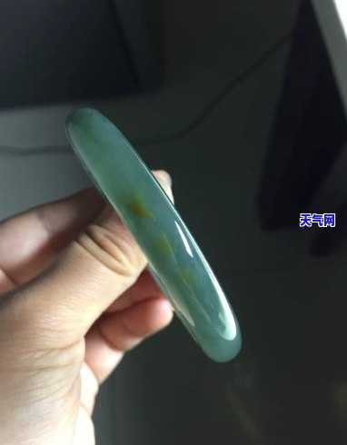 蓝水漂黄翡的手镯-蓝水漂黄翡的手镯值钱吗