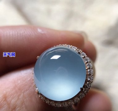 翡翠天空蓝：色料还是种水料？哪种更好？