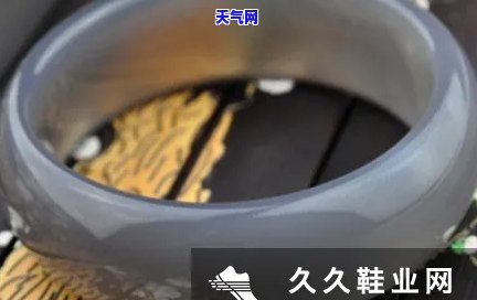 青灰色玛瑙手镯值钱吗，青灰色玛瑙手镯：价值如何？