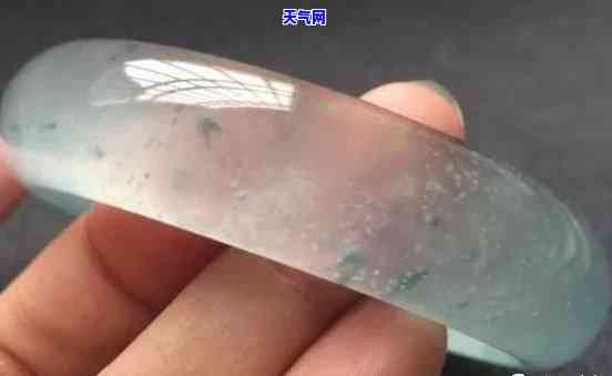 翡翠有棉絮加工推荐哪种？棉絮对翡翠品质的影响解析