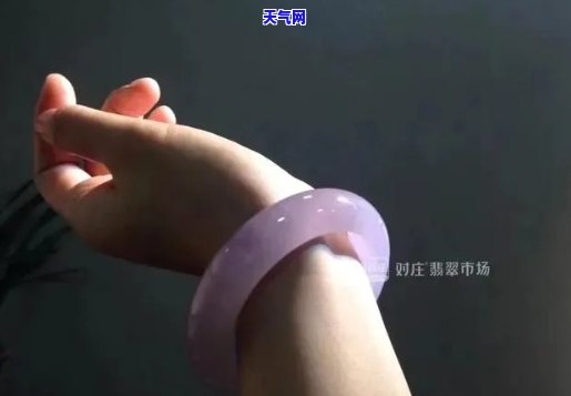 送翡翠有什么讲究？详解女生佩戴、挑选与保养方法